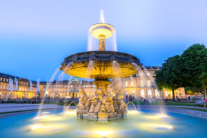 IWM-Aktuell iStock_96336331_XXXLARGE-300x200 Fountain at neues Schloss New palace in Stuttgart city center, Germany at dusk  