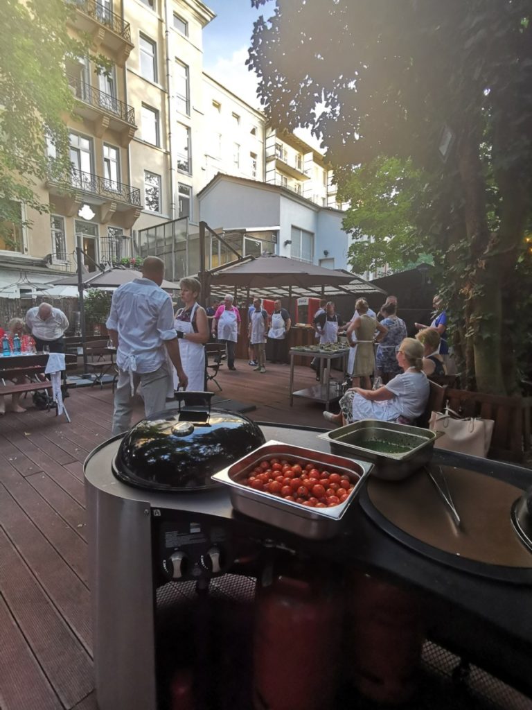 IWM-Aktuell IMG_20190625_204131-768x1024 Open-Cooking-Saison startet in der Genussakademie Frankfurt Aktuelles Allgemein Tafelrunde  Wohnungswirtschaft Open Cooking networking Frankfurt a. M. Event 