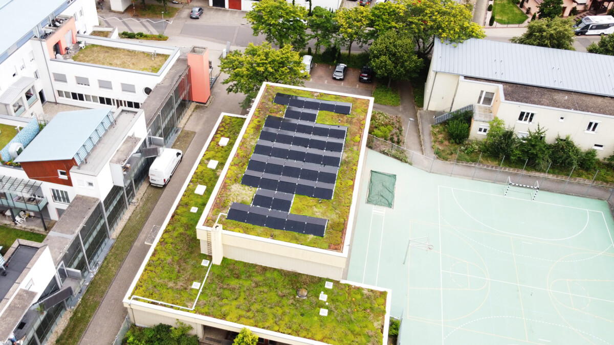 IWM-Aktuell WRS_SW_Turnhalle_Bolandenschule Durch lokale Stromversorgung kommt die Energiewende schrittweise auch bei städtischen Liegenschaften an: Solarize neuer Abrechnungspartner von Wirsol in Waghäusel Aktuelles Allgemein Aus der Branche  Immobilienwirtschaft Energiewirtschaft 